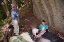 Rozbehy — Černý pásek